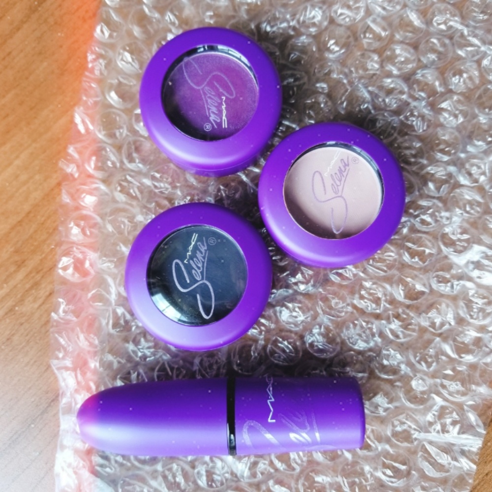 Selena MAC Collection - Picture 1 of 7